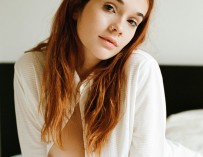 Discreet side-boob action