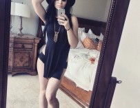 Paige is a WWE Diva who knows how to take a selfie