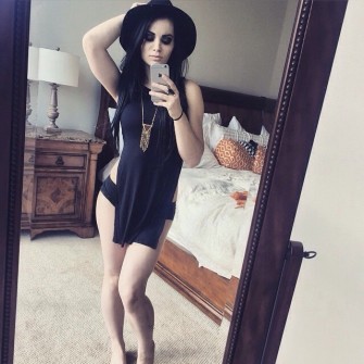 Paige is a WWE Diva who knows how to take a selfie