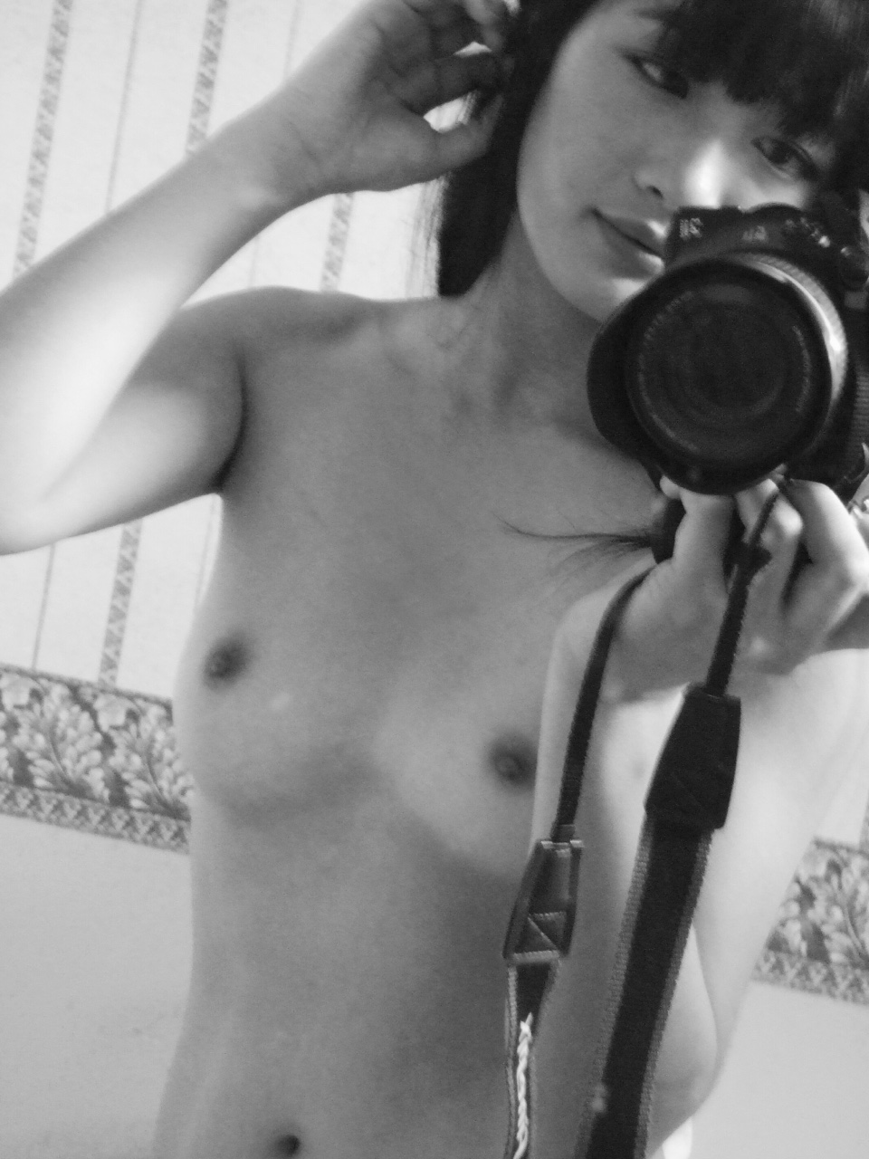 nude-bw-selfies