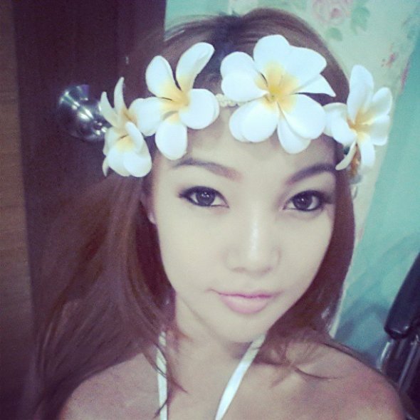 poa-the-flower-girl-p-instagrampoapoapoa