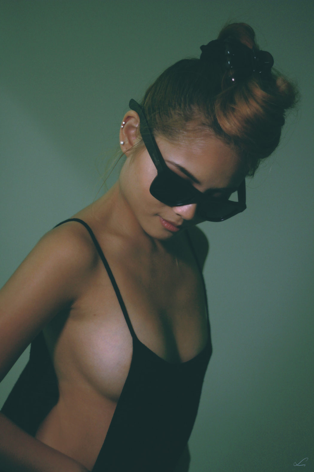 renoka-khy-showing-some-sideboob