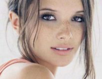 Alice Greczyn Amazing