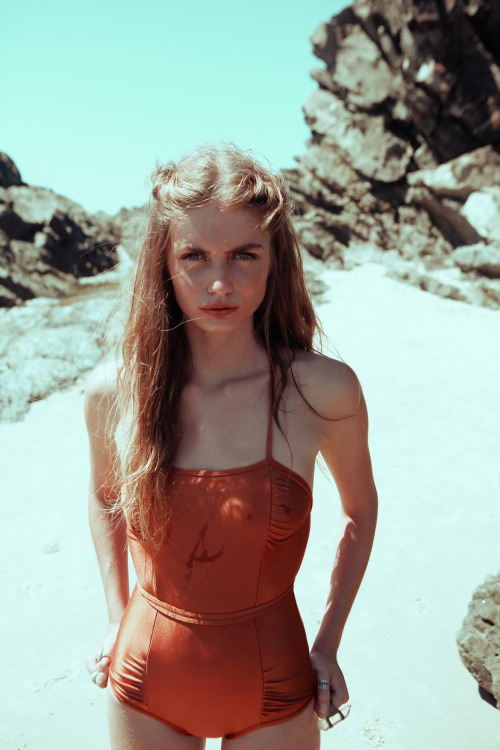 annalise-mclachlan-topless-amazing