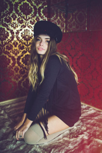 Annalise Mclachlan Topless Sexy Tits