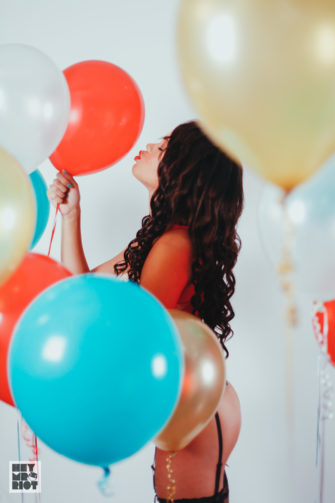 Downfalling Xyzbra To See Hot Pictures From Topless