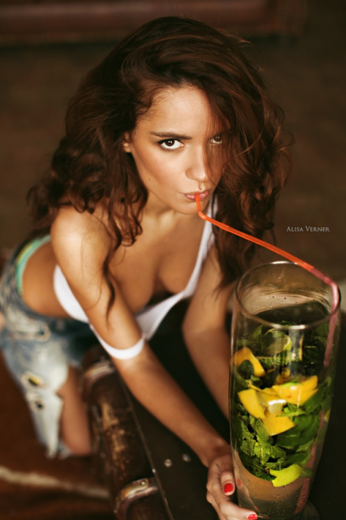 ekaterina-zueva-boobs-paparazzi-photo