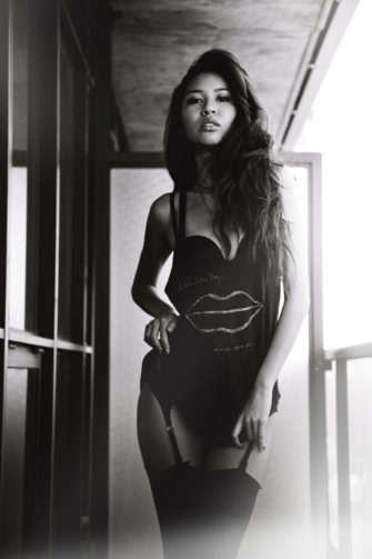 Elizabeth Ai Quyen Topless Amazing