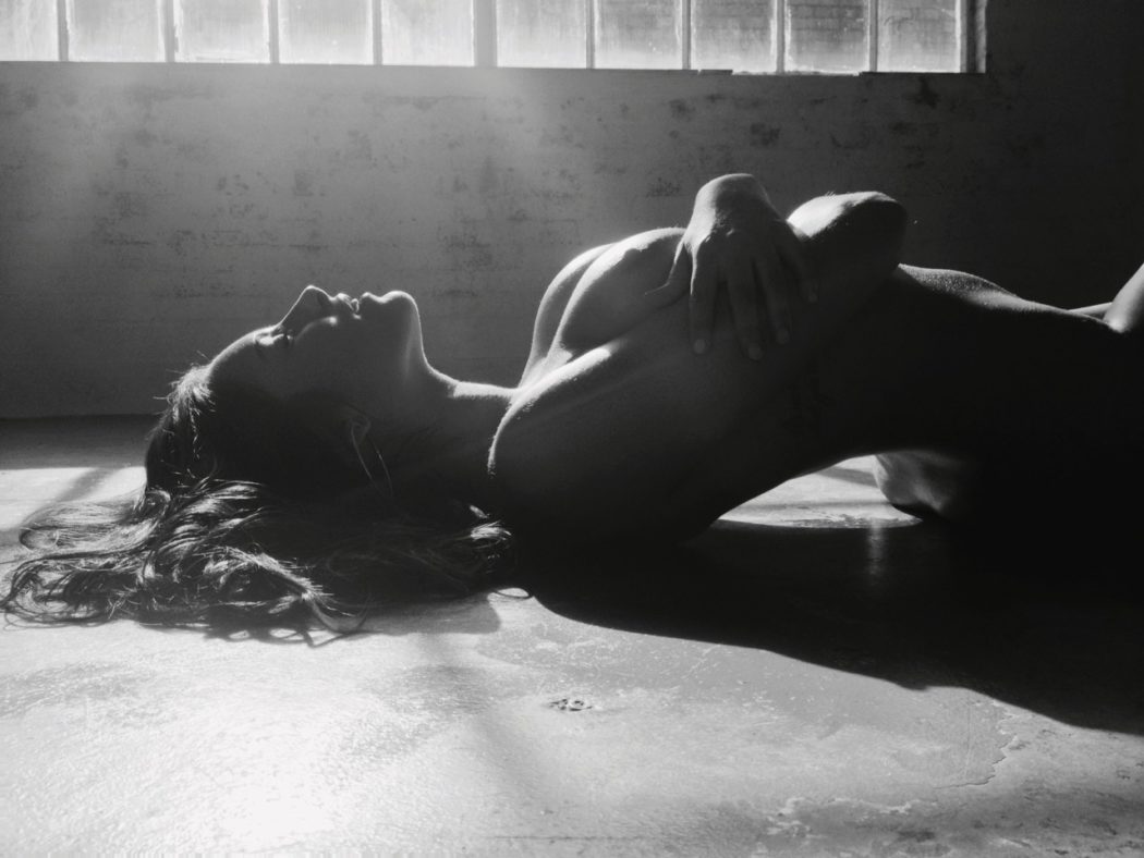 gavinglave-jessica-iphone-pic