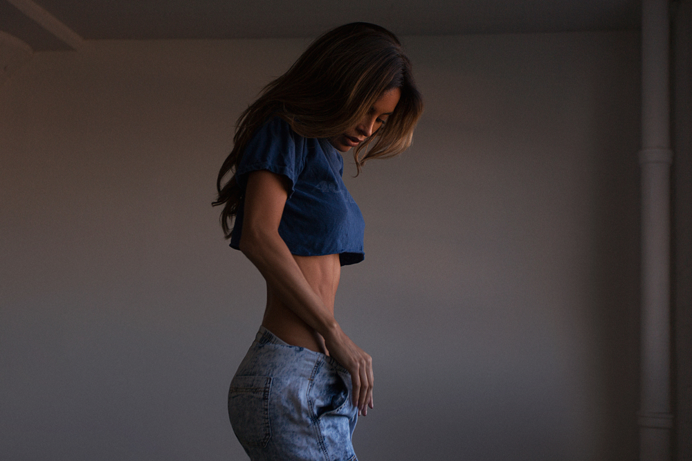 goshakolbasnikov-sarah-stage-moisnomois-topless