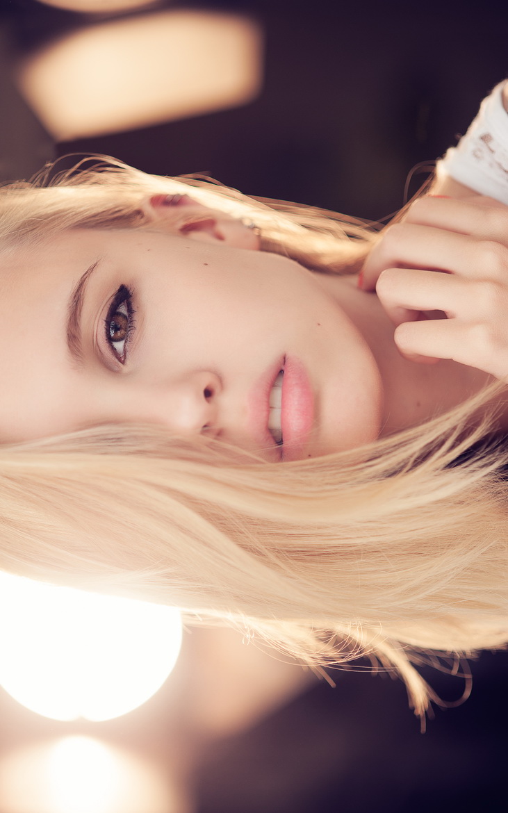 hot-justify-sexy-photographer-source-topless