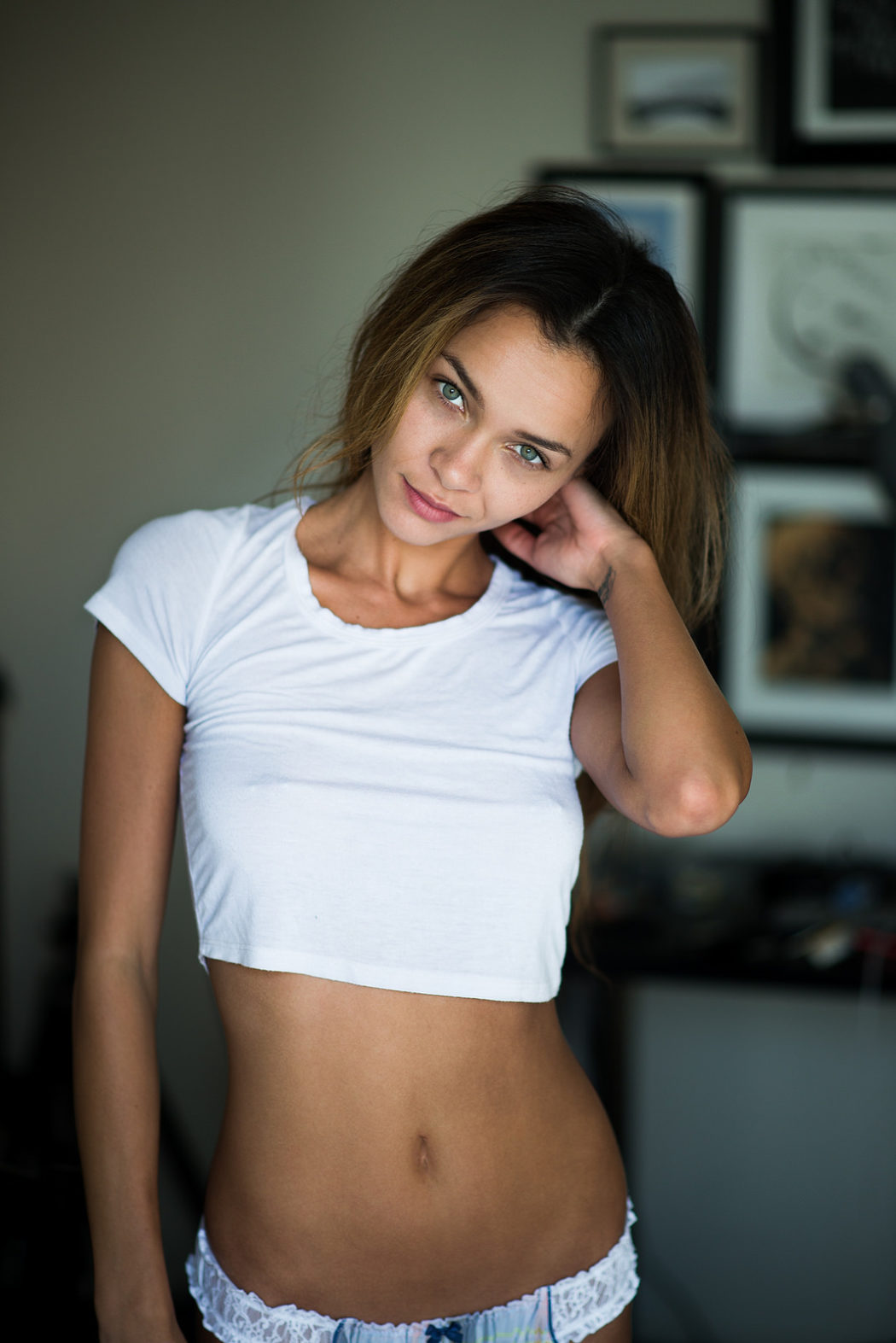 hot-token-following-back-everyone-boobs