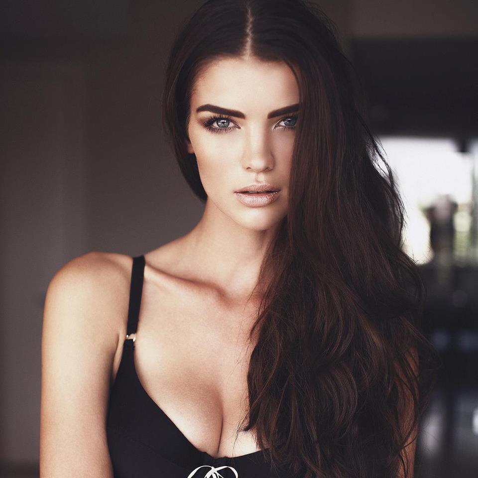 ilikeprettystuff-preyen-moodley-boobs