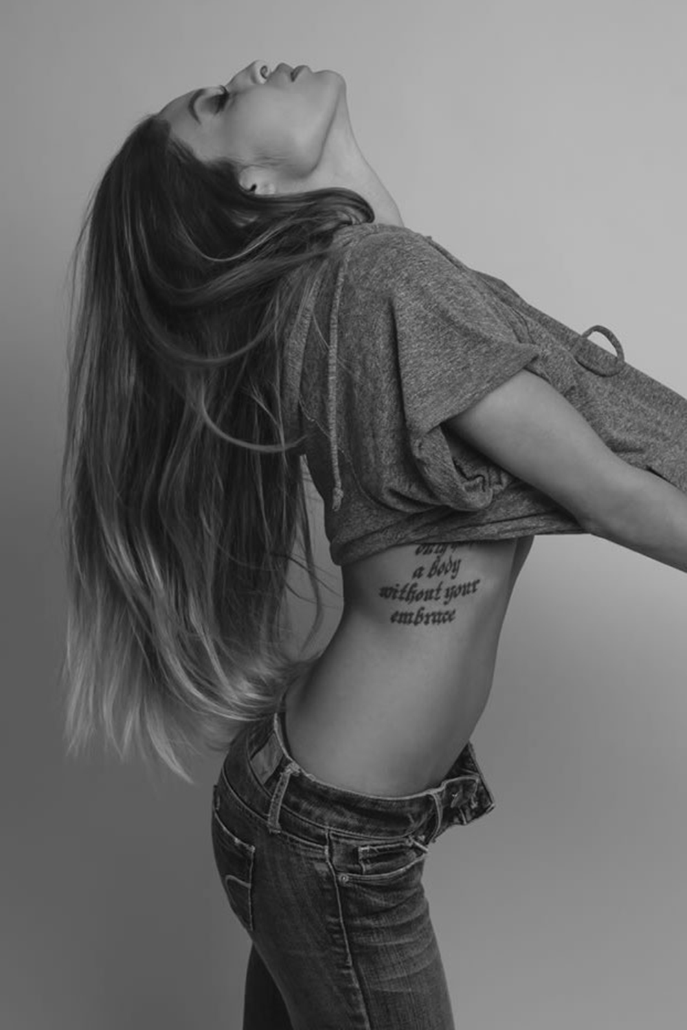 johana-gomez-by-martin-murillo-hellokisses