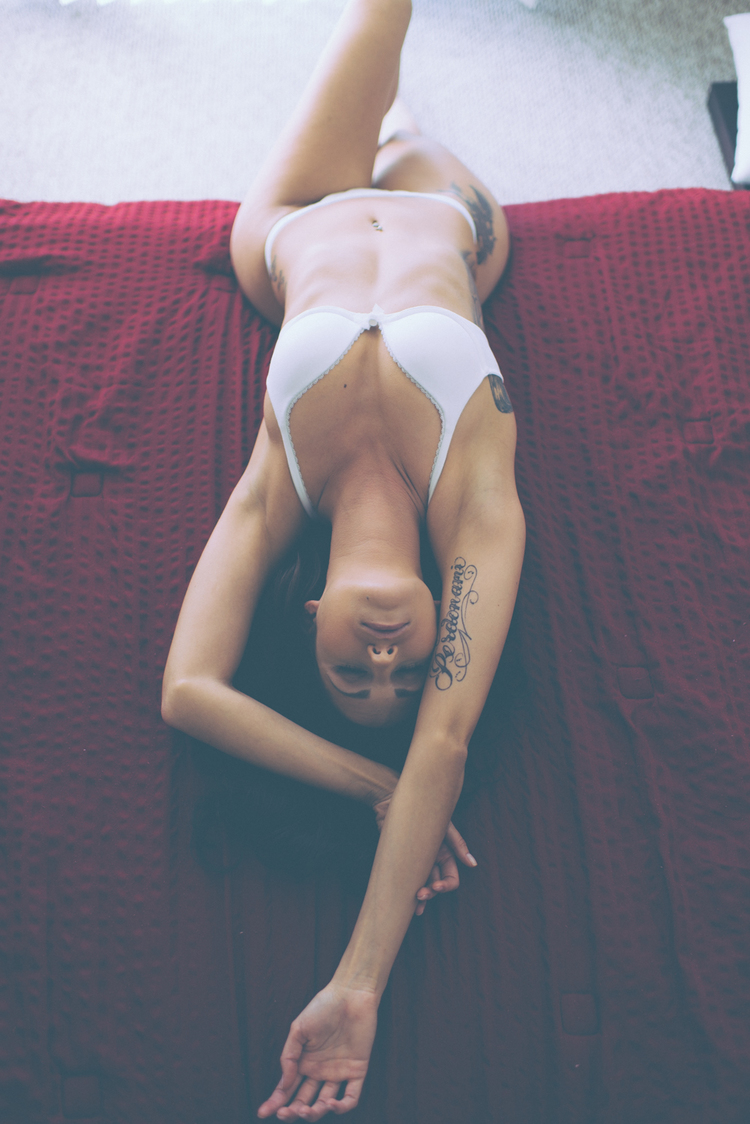 laura-e-cenzol-topless