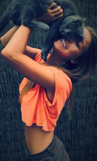 Marisa Papen Amazing