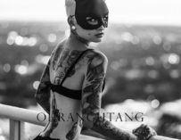 Ohrangutang Topless Sexy Tits