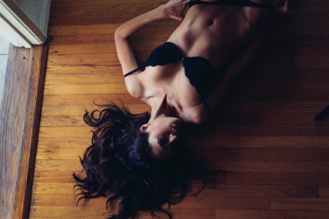 paloma-mariella-topless-paparazzi-photo