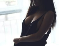 Qwillar Qwillar Topless