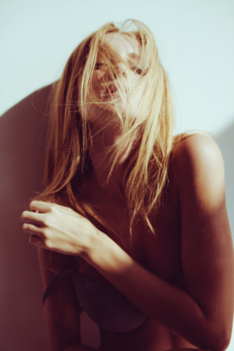 Regarderlesfilles Lucaspassmore Courtney