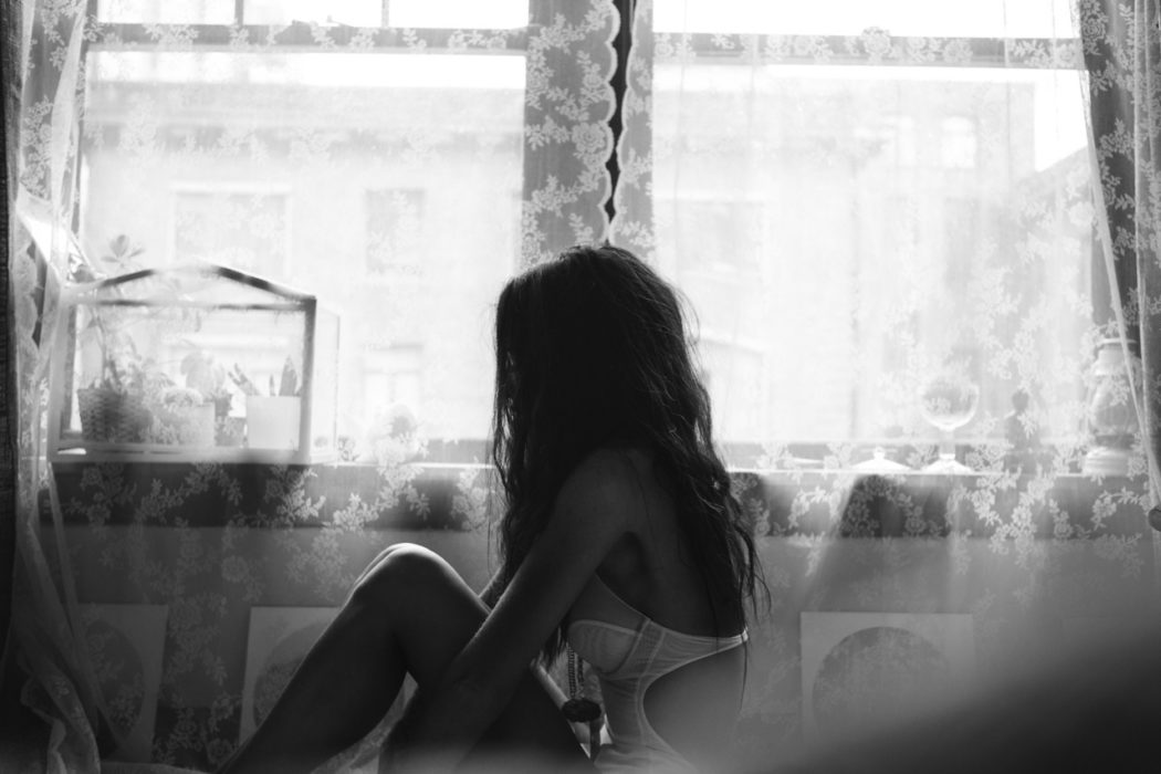 regarderlesfilles-sarahlovrien-recent-paparazzi-photo