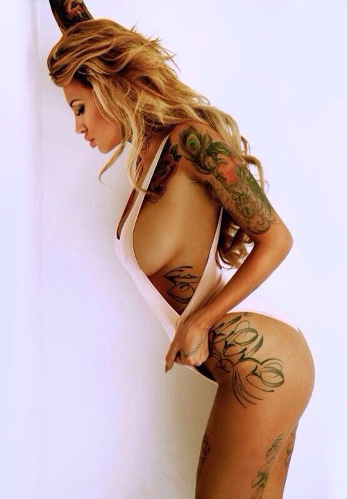 sallie-axl-naked-topless