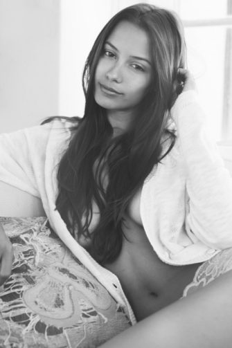 Sexy Chiara Hotira Topless