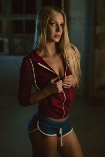 Sexy Gia The Photo Fiend Topless