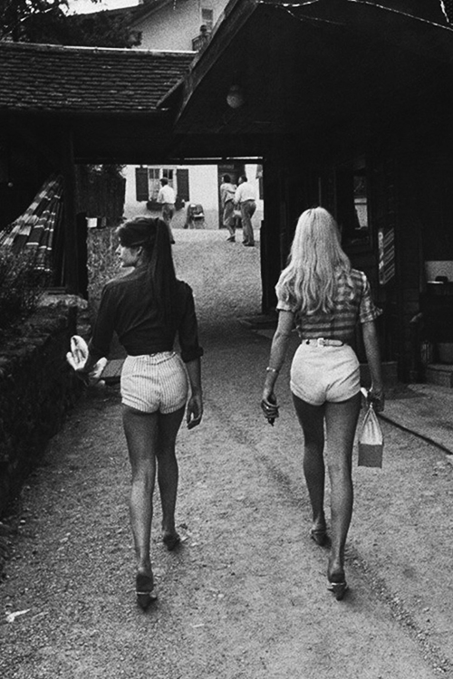 sexy-hotpants-1967-topless