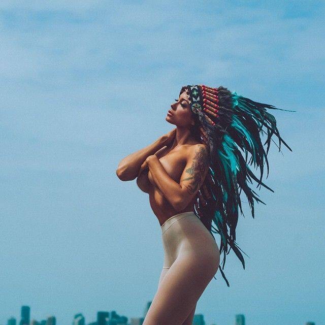 sexy-merideth-lynn-topless