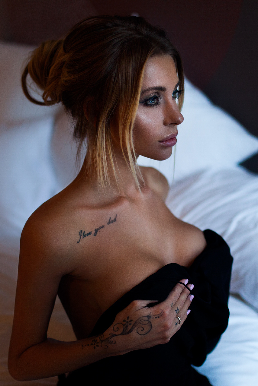sexy-nude-babe-x-sergey-shumilov-topless