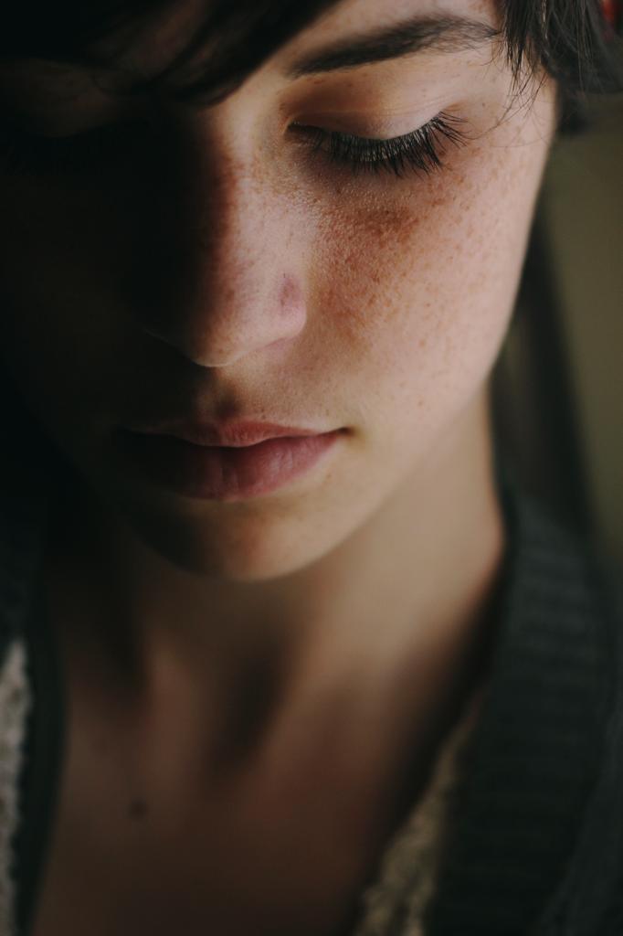 sexy-nude-caged-serenity-mending4-xx-topless