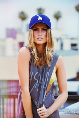 Sexy Nude Elyse Knowles Boobs