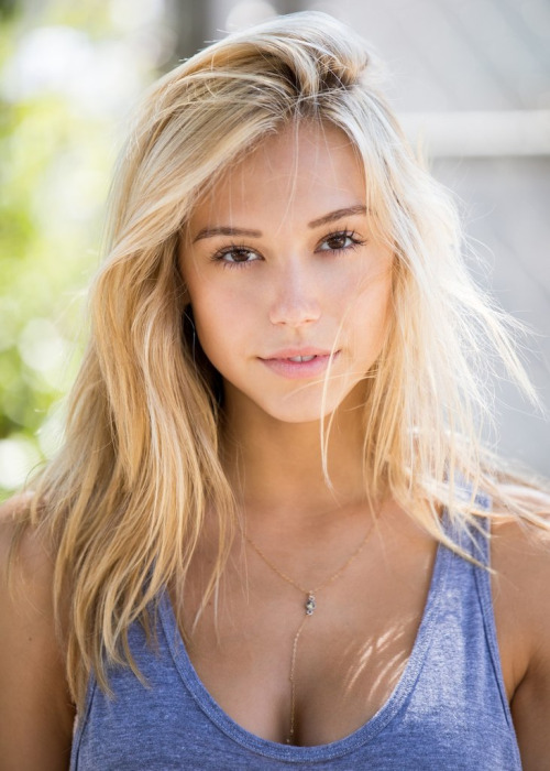 sexy-nude-just-cutegirls-alexis-ren-topless