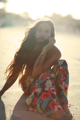 Sexy Nude Lindsay Perry Topless