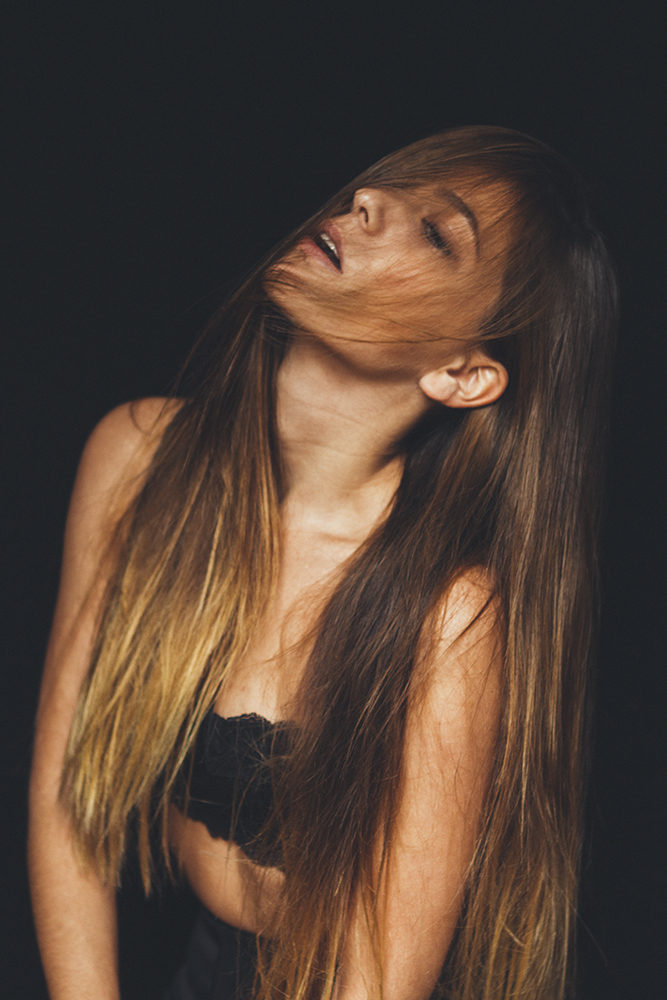 sexy-nude-lipstick-lesbian-fuck-the-butterflies