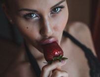 Sexy Nude Strawberry Sucking