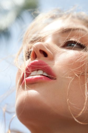 Sexy Nude Trettioett Brightly Fresh Modern