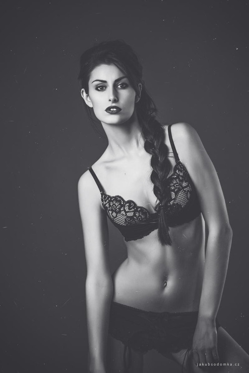 sexy-nude-voristrip-art-director-photographer-from-czech