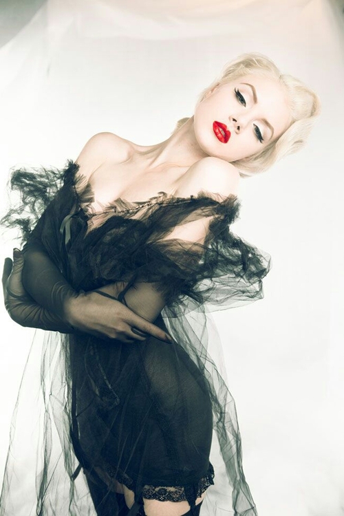 sexy-theperfectladies-miss-mosh-topless