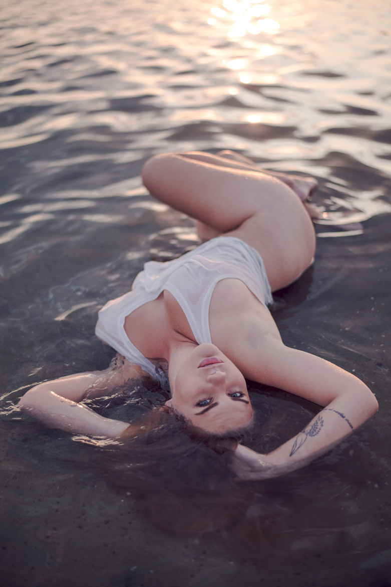 themanliness-rita-due-source-facebook-topless