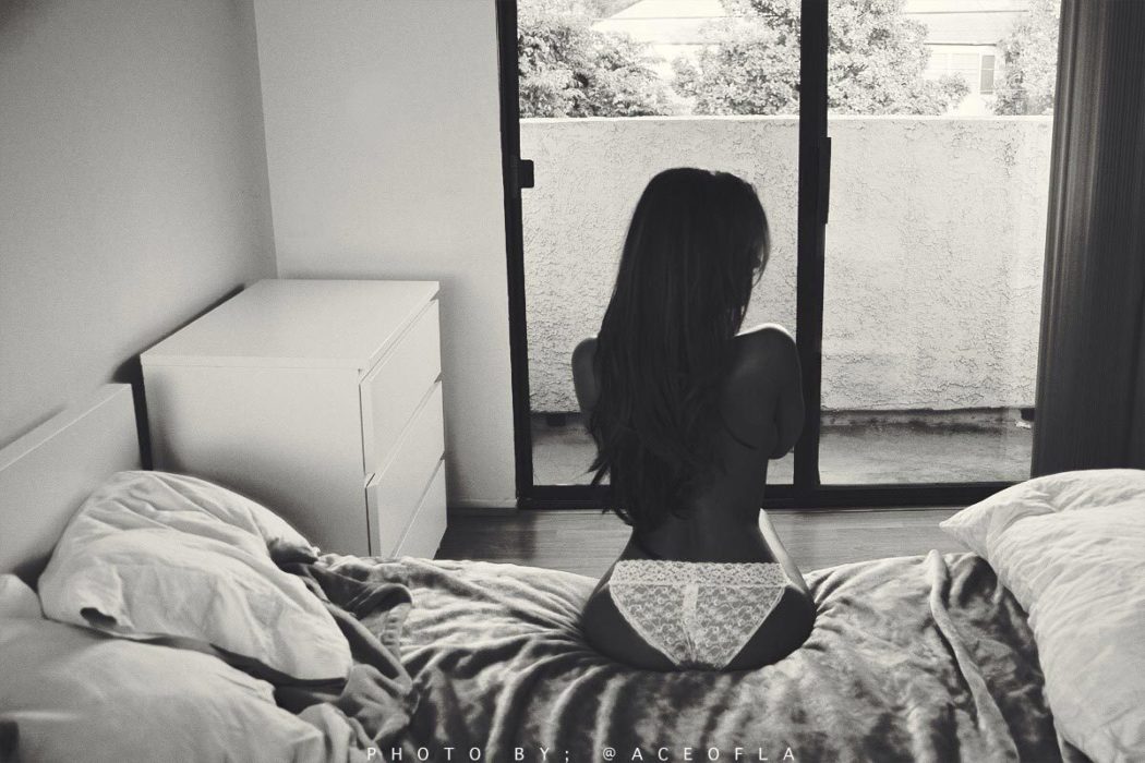 theplayasmansion-iesha-marie-bed-time-ace-naked-topless