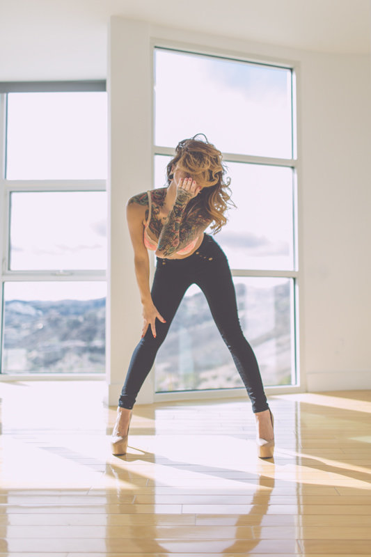vanstyles-naturally-lit-with-madzilla-topless-amazing