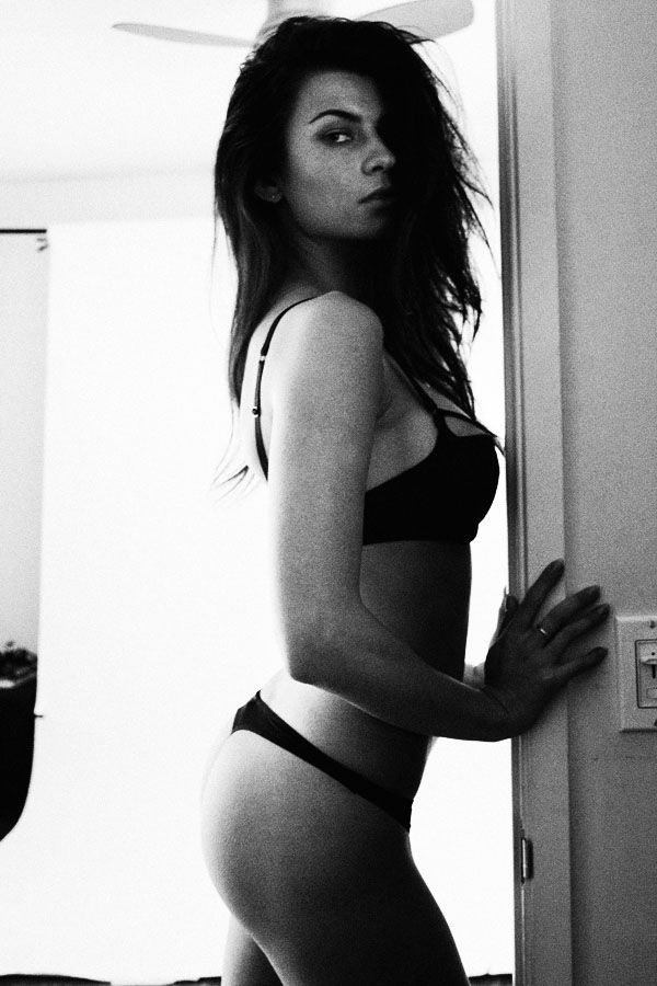 visualechoess-who-is-this-topless