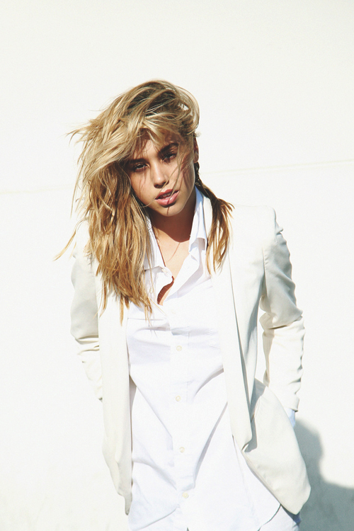 vividessentials-alexis-ren-vividessentials-naked