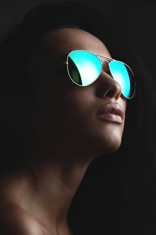 vividessentials-aviator-vividessentials-boobs