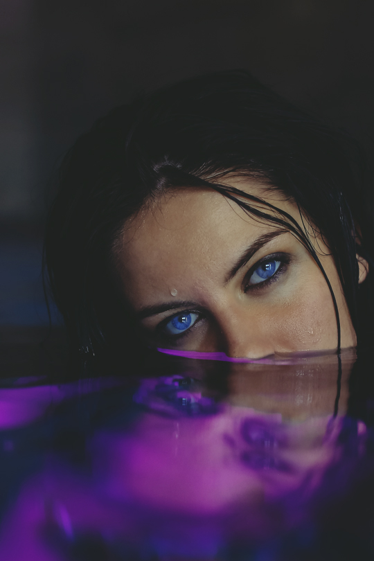 vividessentials-black-water-vividessentials-boobs