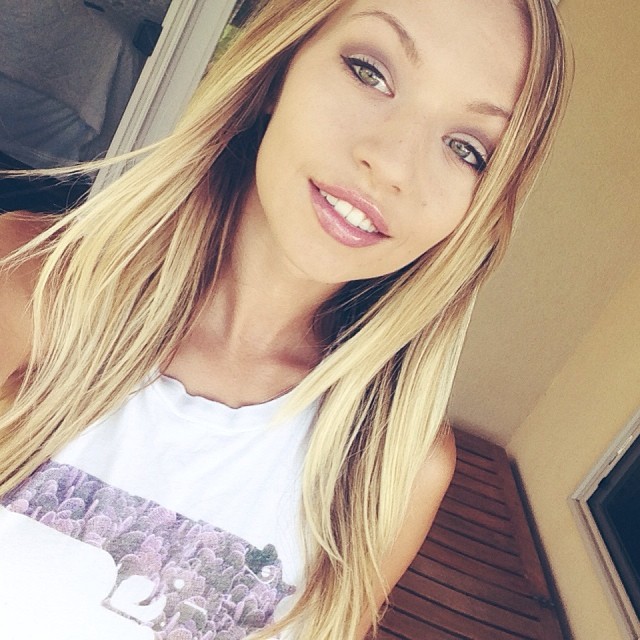 wxmxn-ana-foxx-instagram-twitter-topless