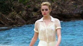 Emma Stone FINALLY goes topless in new 2018 movie “The Favourite”